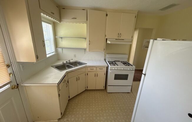 2 beds, 1 bath, $995