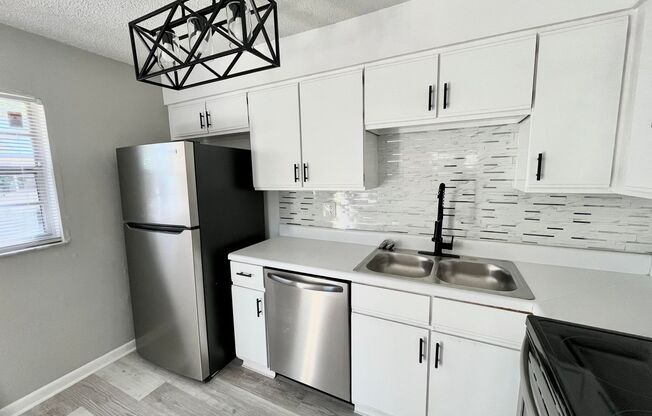 2 beds, 1 bath, 770 sqft, $1,595