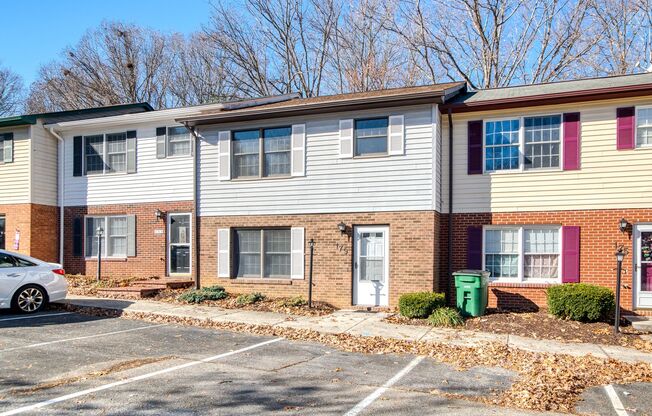 3 bed/2 1/2 Bath.  Pet Friendly.  Easy access to I81/US460