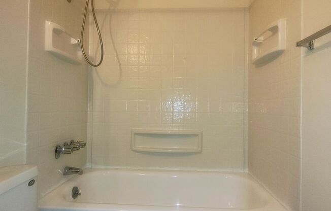 Studio, 1 bath, 355 sqft, $1,040