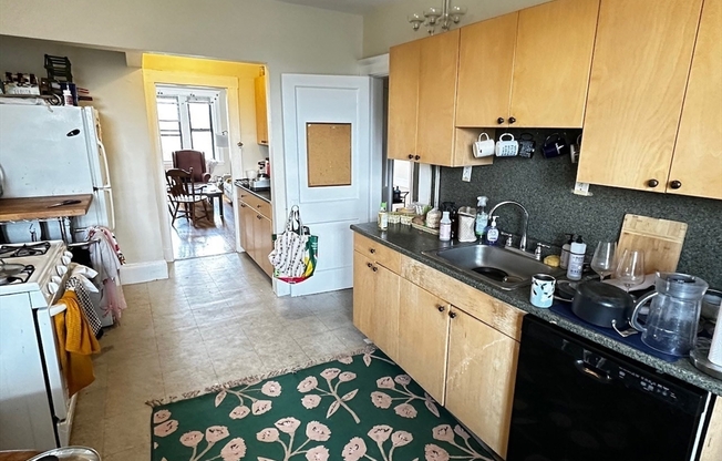 4 beds, 1 bath, 1,350 sqft, $3,700, Unit 3