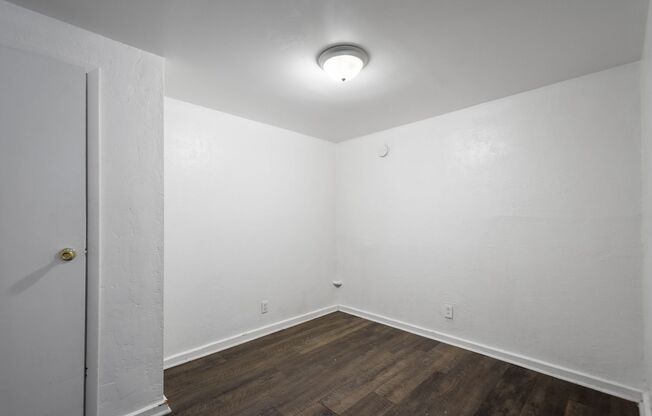 2 beds, 1 bath, 800 sqft, $899, Unit 103 W Lincoln Ave #9