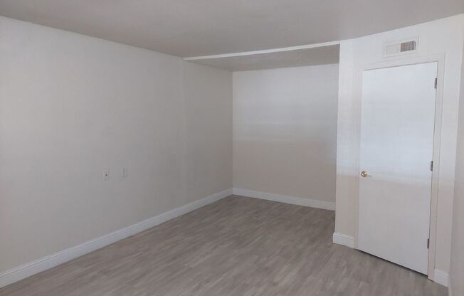 Studio, 1 bath, 325 sqft, $1,095, Unit Unit 26