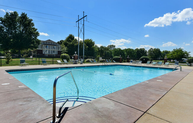 Large Sundeck for Relaxing at Old Monterey Apartments, Springfield, MO