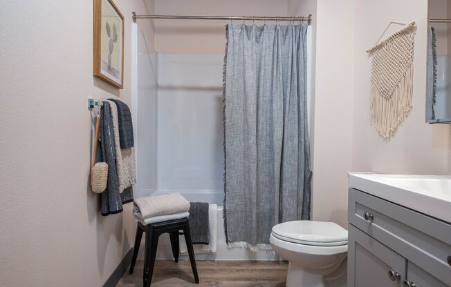 2 beds, 1 bath, 746 sqft, $1,599, Unit 201
