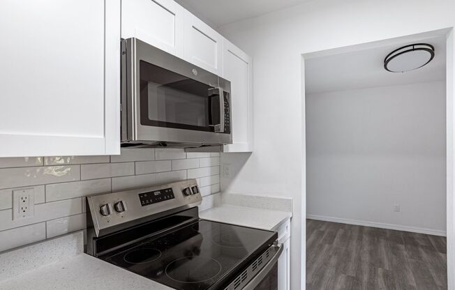 1 bed, 1 bath, 732 sqft, $1,600, Unit 806