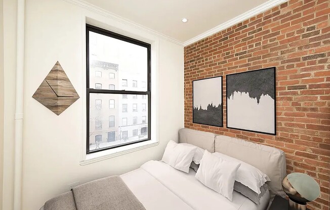 316 W 14 ST