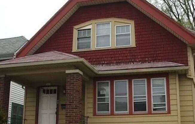 Spacious 2-Bedroom Lower Duplex