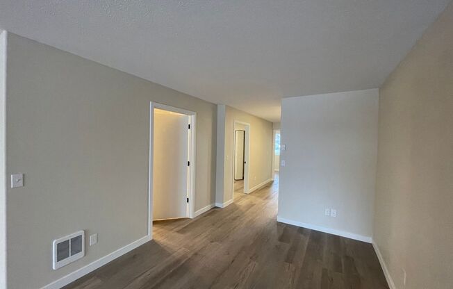 2 beds, 1 bath, 990 sqft, $1,400, Unit 2