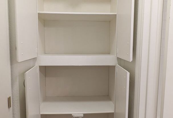 1 bed, 1 bath, 700 sqft, $1,125, Unit #33