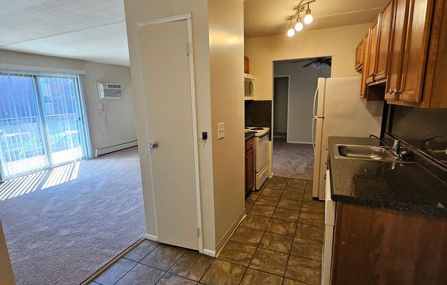 1 bed, 1 bath, 734 sqft, $1,420, Unit P07