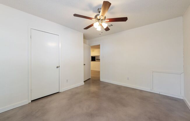 2 beds, 1 bath, $2,000, Unit B