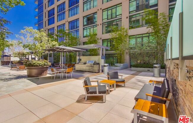 1 bed, 1 bath, 800 sqft, $2,550, Unit 819