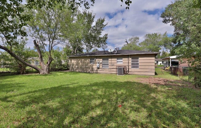 3 Bedroom - Move in Ready in South East Houston