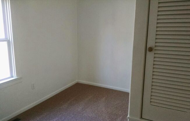 2 beds, 1 bath, 773 sqft, $750, Unit Lower (1)