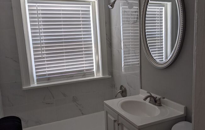 1 bed, 1 bath, 1,050 sqft, $1,195, Unit 131-133 East 46th St - 6