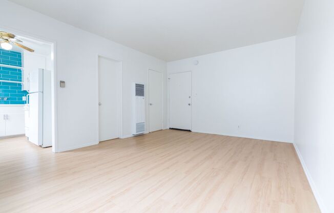 Studio, 1 bath, 375 sqft, $1,975, Unit 203