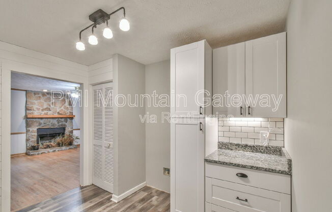 3 beds, 2 baths, 1,248 sqft, $1,750