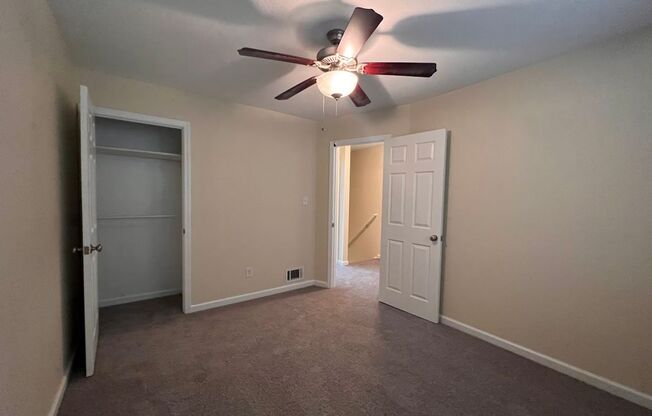 2 beds, 1.5 baths, 1,050 sqft, $995, Unit 35 Trapp Ct.
