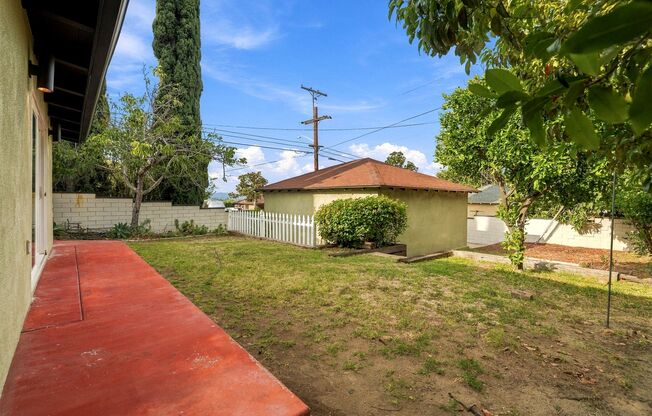 3 beds, 1.5 baths, $4,300