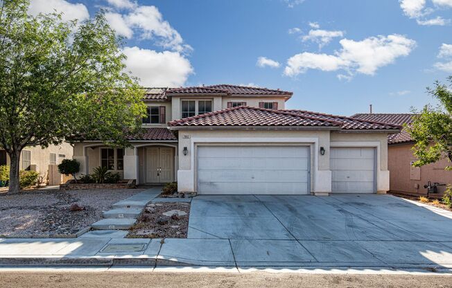 Large NW home with pool