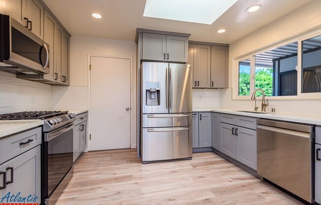 Beautiful Home | Remodeled Kitchen | Central A/C