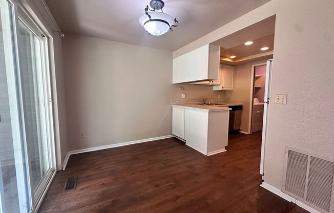 Charming Bellevue Rental – Available May 1st!