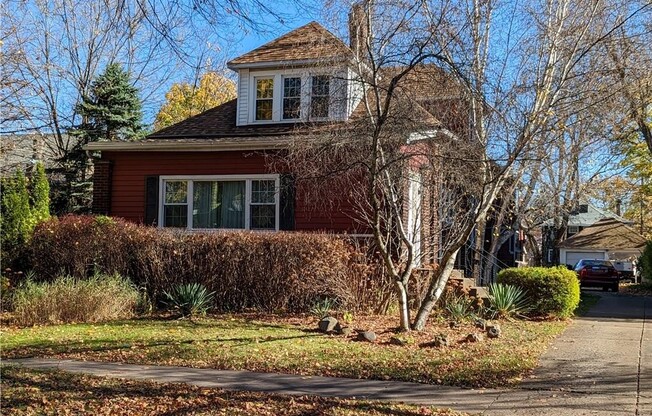 327 WOODWARD AVE