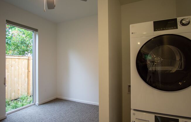 Studio, 1 bath, 340 sqft, $1,275, Unit 105