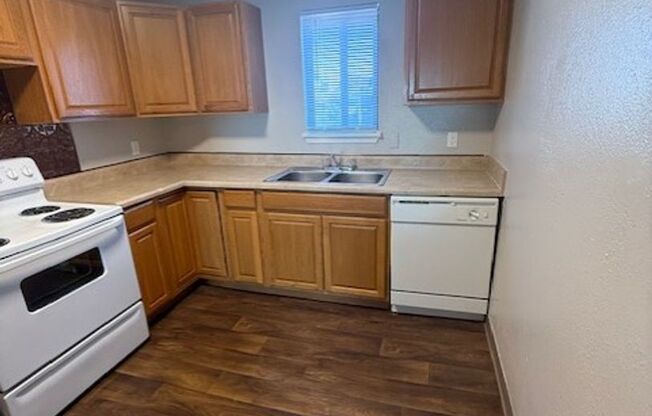 2 beds, 1 bath, 1,105 sqft, $920, Unit 2715-303
