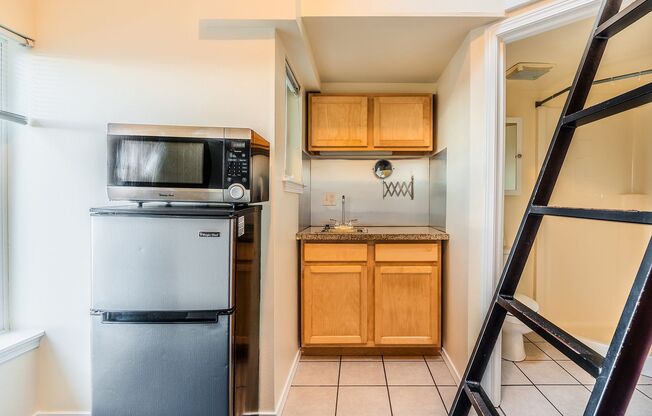 Studio, 1 bath, 140 sqft, $840, Unit B-6