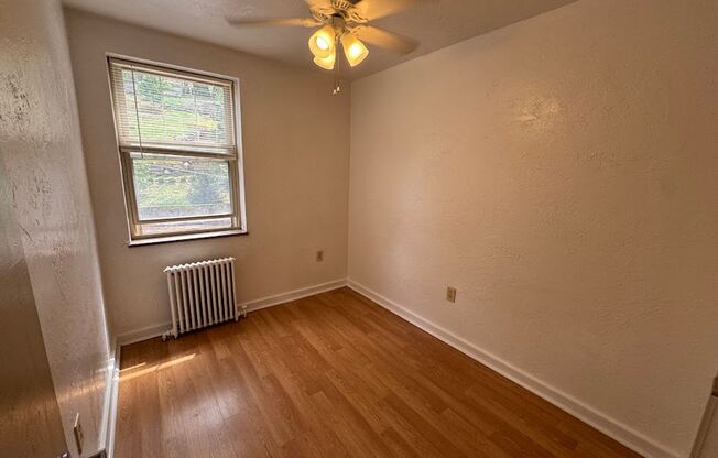 3 beds, 1 bath, 800 sqft, $2,100, Unit 406D