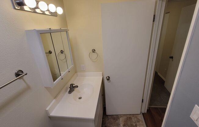 2 beds, 1 bath, 740 sqft, $1,475, Unit 217