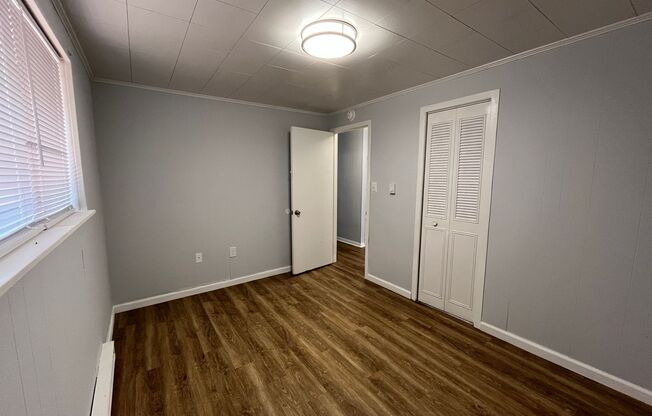 3 beds, 1 bath, 900 sqft, $999, Unit 413