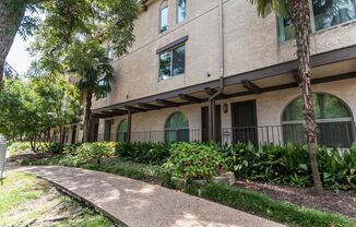 2 beds, 2 baths, $1,800