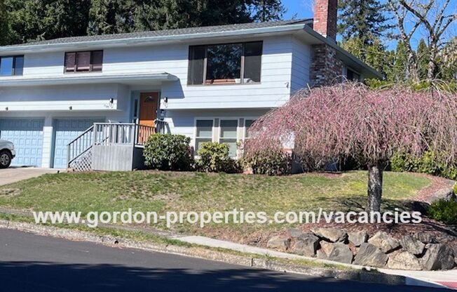 $2,695.00 - NE 27th St - Gresham 4 bedroom home