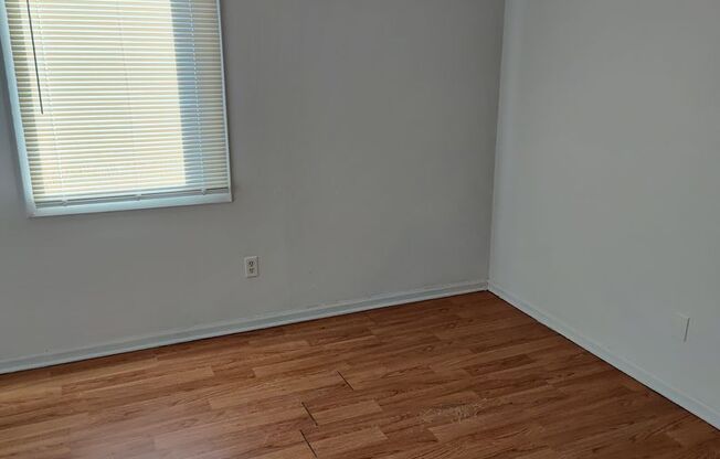 3 beds, 1 bath, $1,595