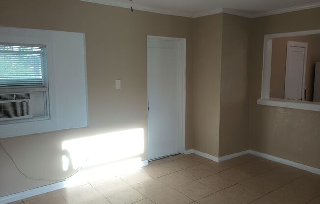 2 beds, 1 bath, $1,100, Unit #3