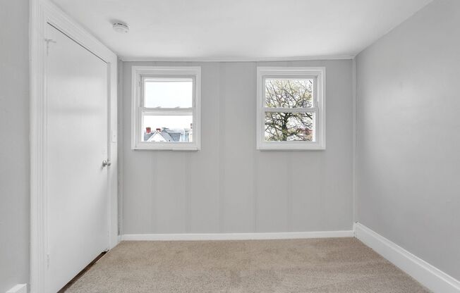 5 Bed 2.5 Bath - ALL UPDATED, great south Oakland location on shuttle line