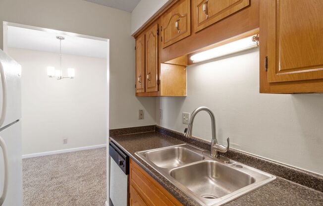 2 beds, 1 bath, 820 sqft, $915, Unit B