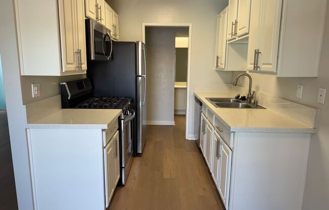 1 bed, 1 bath, 715 sqft, $2,325, Unit A066