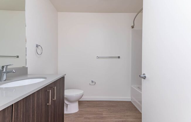Studio, 1 bath, 520 sqft, $1,295, Unit 215