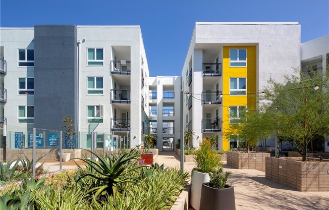 3 beds, 2.5 baths, 1,478 sqft, $4,327, Unit 35104