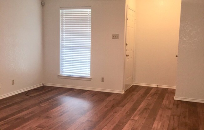 2 beds, 1 bath, $1,295