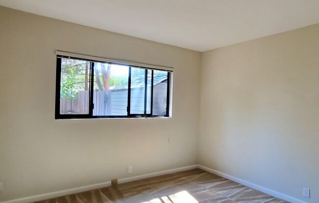 Cute Single Family Home, Newer kitchen, New Bathroom, Fresh Paint, Vaulted Ceilings, Large Yard!