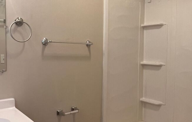 1 bed, 1 bath, $780, Unit 818