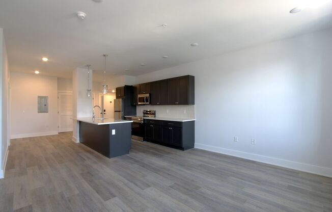 2 beds, 2 baths, 912 sqft, $1,675, Unit 306