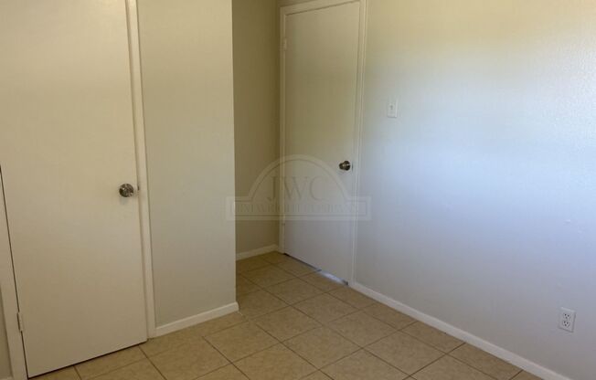 2 beds, 1 bath, $695, Unit 903 Main St. N. Unit C