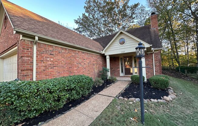 3BR/2.5ba in Riverwood Farms! Master down! Newly Painted! New Carpet! Max of 2 pets, fees apply.