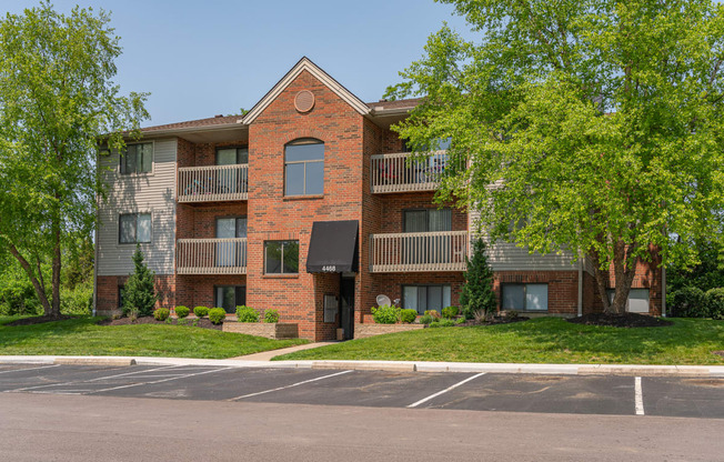 exterior view at the falls at rolland park apartments md